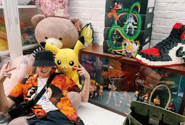 胡冰卿方否认恋情，牵手、接吻、拥抱都做了，只是好朋友？