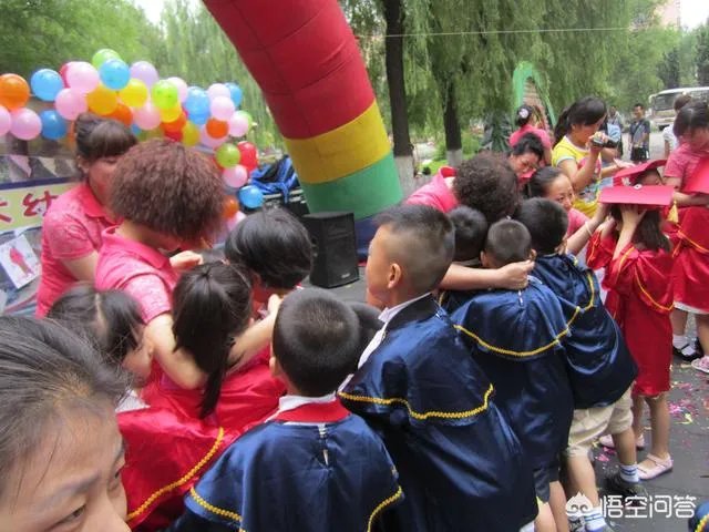 你是怎样纪念自己的青春的？晒老照片还是同学聚会？