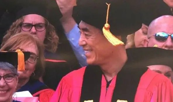 张艺谋获博士学位是哪所大学的？