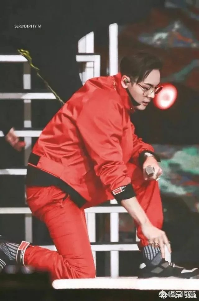 2018东方卫视跨年晚会中，各明星的表演有什么亮点？