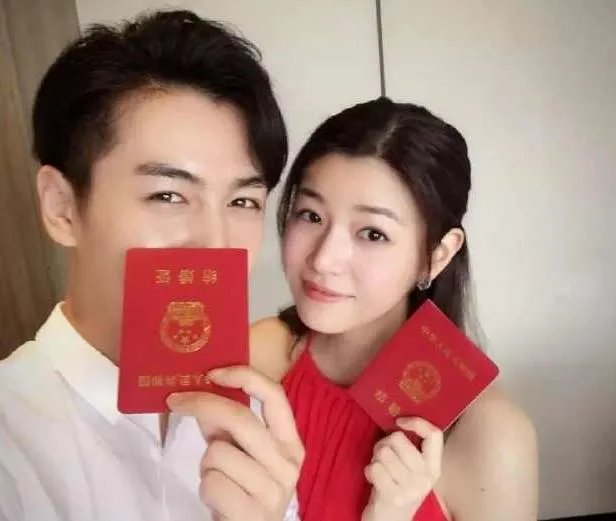 为何“过儿”陈晓娶了“小龙女”陈妍希后，再也笑不出来了呢？