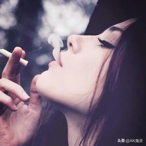 看到女孩抽烟，你的第一想法是什么？