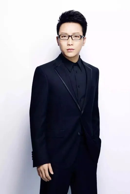 找歌名，记的一句歌词是，我是一个小小的石头