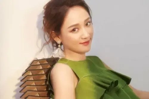 陈乔恩艾伦接吻庆生照曝光，两人恋爱那么久，该谈婚论嫁了吗？