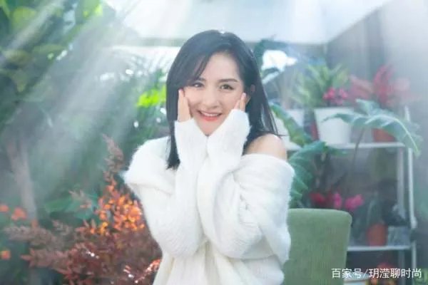 二胎复出后的谢娜，虽然身材还没恢复到最好的状态，你怎么看待她的穿搭?