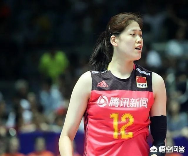 世联赛半决赛上，中国女排对战美国第三局比赛落后时换上李盈莹，之后中国队25-18拿下第三局，你怎样看？
