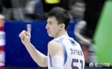 吉喆对麦迪摇手指