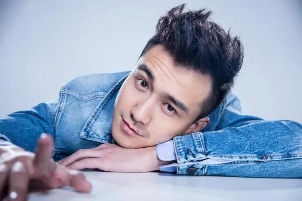 女有王珞丹、男有翟天临，为了翻红用低级手段炒作，如何看待这件事？