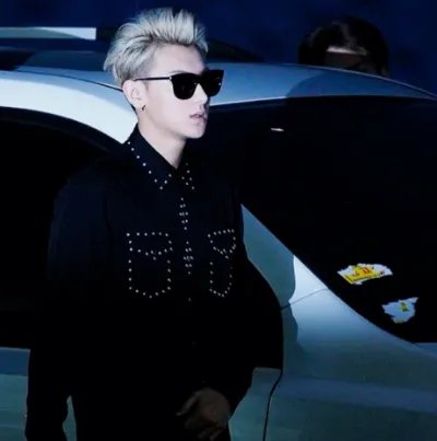 黄子韬带墨镜图片精选 《周一见》遭霸道女粉丝壁咚