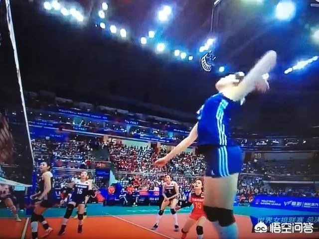 世联赛半决赛上，中国女排对战美国第三局比赛落后时换上李盈莹，之后中国队25-18拿下第三局，你怎样看？