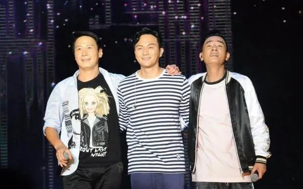 陈小春与张智霖的性格有着怎样鲜明的对比？