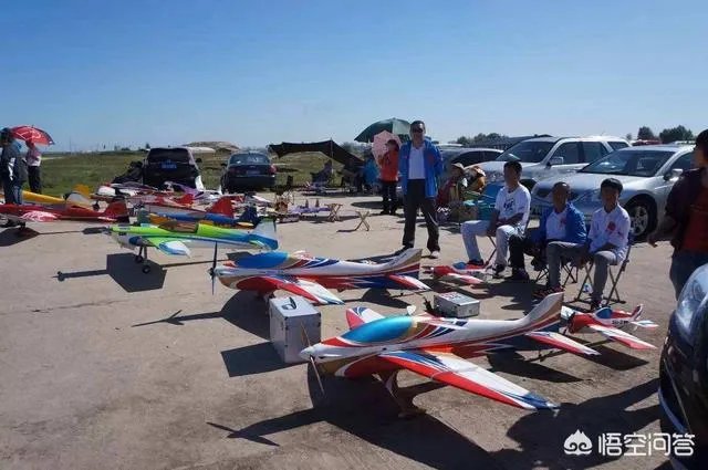 第一次买无人机大概多少钱的可以，容易上手么？