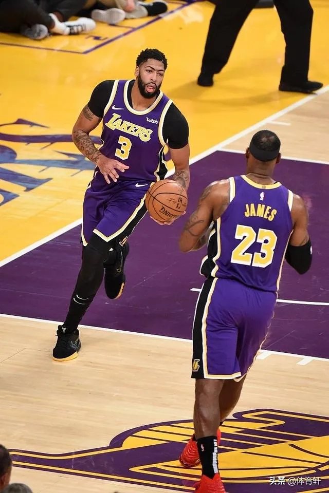 巧合还是天意，雄鹿、湖人连胜都被终结，本周五两队联盟榜首之争，你看好谁？