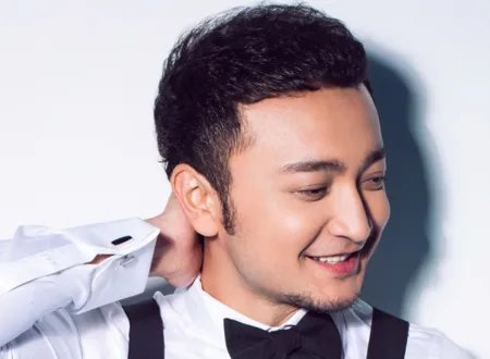 央视主持人尼格买提个人资料及照片 尼格买提老婆是谁