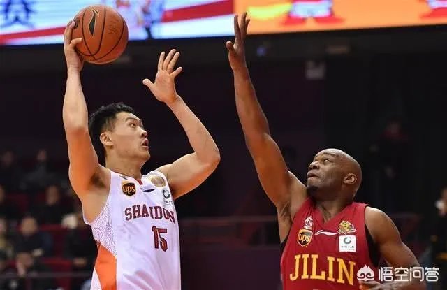 吉喆对麦迪摇手指