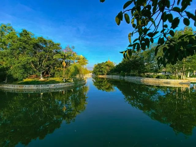 云南红河州蒙自市有什么值得推荐的旅游景区吗?