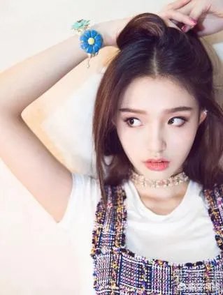 相比来说五官不是最精致的林允，为什么看起来反而更舒服？