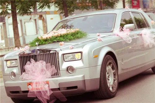 2018劳斯莱斯婚车租赁多少钱   婚礼租车攻略大全
