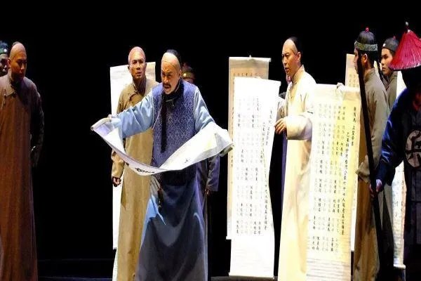 他在中国极力提倡“一夫一妻”，为何自己却娶6个姨太太？