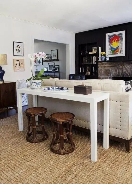 越来越多人沙发不靠墙放了,现在流行这样做,让你家多一个功能区!