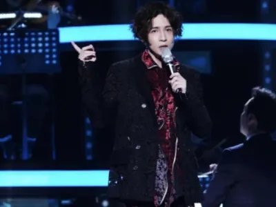 在节目中，杨超越说薛之谦玩笑一点也不好笑，她是否太直接了？