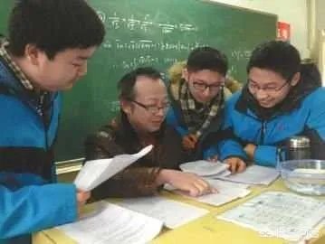 对于让班主任试喝牛奶一事,你有何看法?