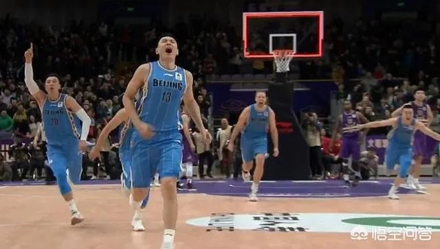 北控遭绝杀后，场边的杨毅难掩失落！他不是解说员吗？为什么不保持中立的态度呢？