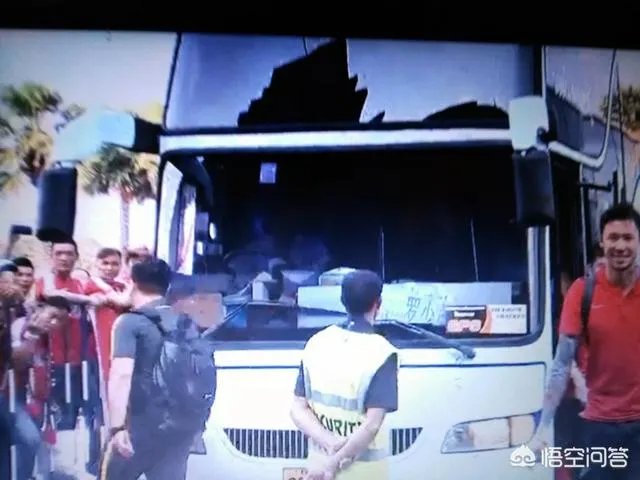 今天上海绿地申花和广州恒大都踢平了，而且申花更让人堪忧，对今天的比赛，你怎么看？