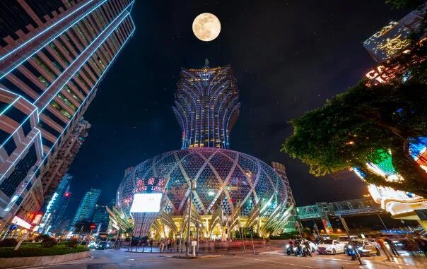 夜空中最美唯美月亮图片 中秋月的漂亮图片