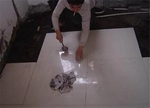 为什么贴地砖不要刷背胶