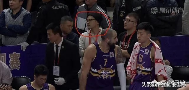 北控遭绝杀后，场边的杨毅难掩失落！他不是解说员吗？为什么不保持中立的态度呢？