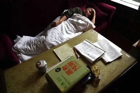 “高考最牛钉子户”备战第21次高考，如此执着于高考真的有意义吗？