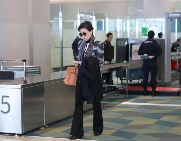 周涛一秒上班杨澜一秒下班一事，体现出了什么？