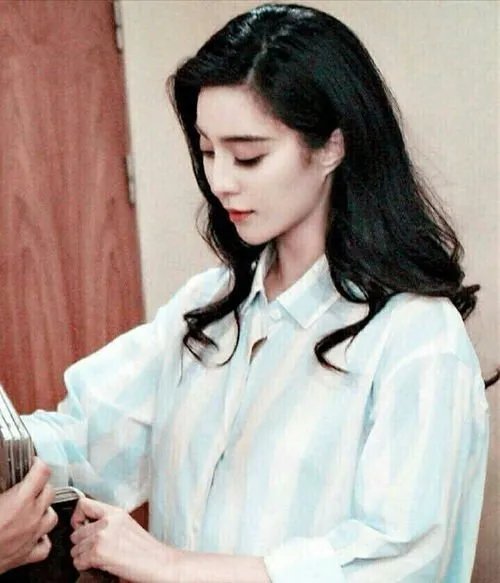 范冰冰突然发文努力坚强的活着，是否是想借此卖惨蹭热度？