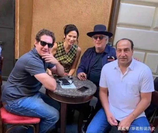 那个离婚分得百亿家产的邓文迪，如今过得怎么样了？