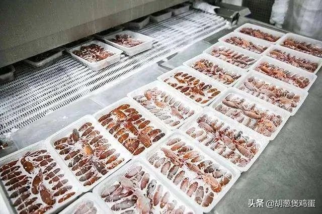 养殖户们连叫亏本，消费者们又大呼吃不起，小龙虾困境如何破解？