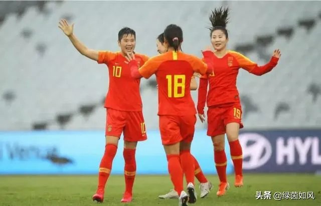 感人！中国女足6:1大胜，泰国球迷高喊武汉加油，你怎么看？