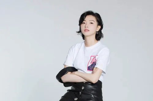 万茜是怎么做到，少年感和女人味同在？