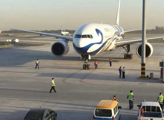 欠数千万老赖冒充军人乘飞机，最后他是被如何处置的？