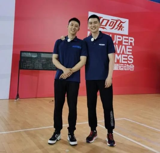 杨鸣黄景瑜同框颜值爆表 两大帅哥同框惊呆网友