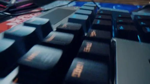 《英雄联盟》LPL官方电竞短剧定档 斯外戈、骆歆等主演