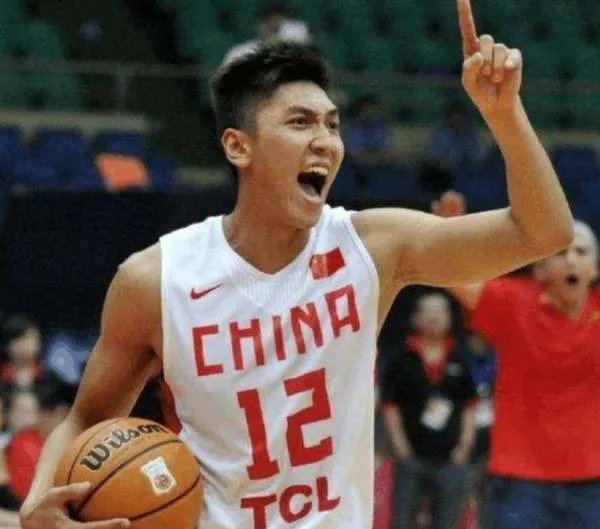 约会兽兽惹争议被男篮开除，八一篮球天才张博退役后现状如何？