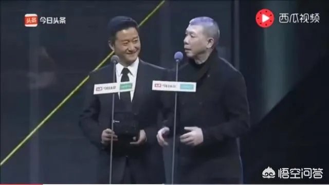 冯小刚被网友公开指出使用盗版碟,这对他的形象有什么影响?