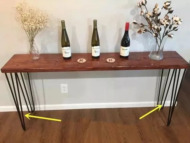 越来越多人沙发不靠墙放了,现在流行这样做,让你家多一个功能区!