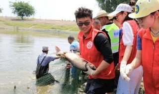 请毕业生吃全鱼宴