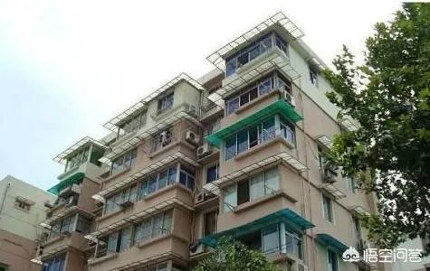 杭州市区的“老破小”和下沙次新的小三居，应该选哪个？