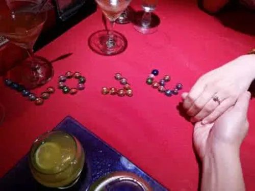 一周年纪念日应怎么过 恋爱一周年应送什么礼物好