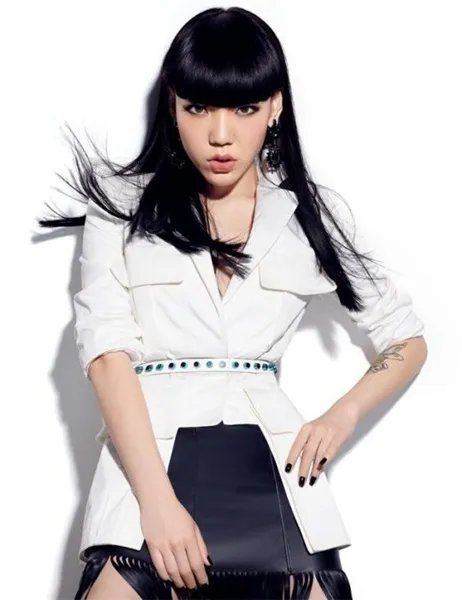 吴莫愁地铁海报吓到乘客 恐怖造型似拍鬼片