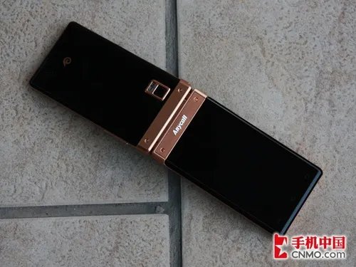双3.3寸炫屏Android 2.2 三星W899评测