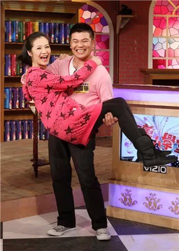 马国毕老婆美丽动人  欠巨额赌债致妻离子散